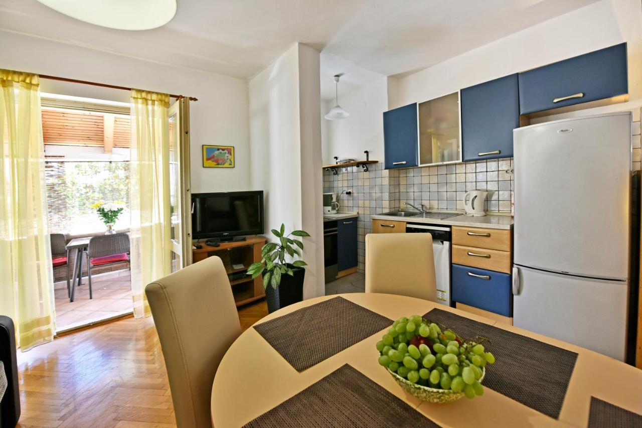 Apartment Nikola Poreč Exteriör bild