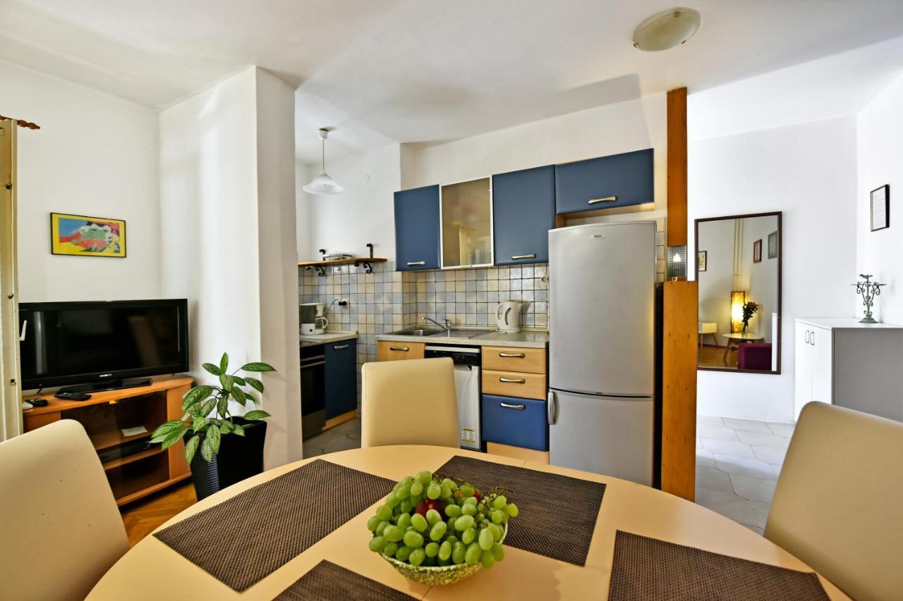 Apartment Nikola Poreč Exteriör bild